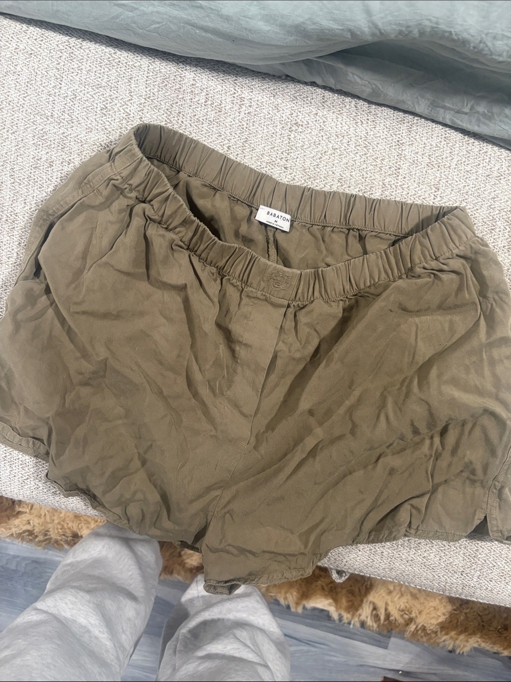 Aritzia Babaton Olive Elastic-Waist Women's Shorts